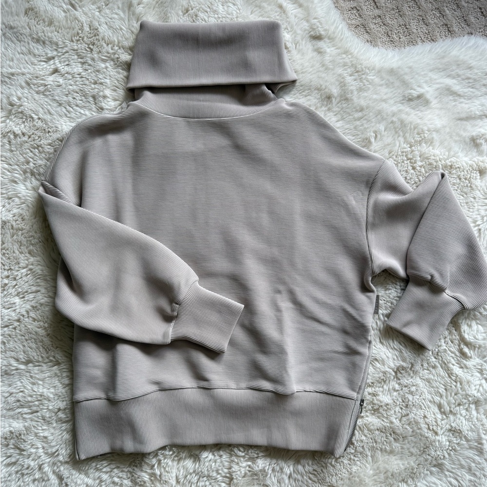 Varley Milton Sweat side zip. NWT size small. Color Ottoman